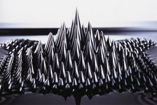 escultura de ferrofluido de Sachiko Kodama